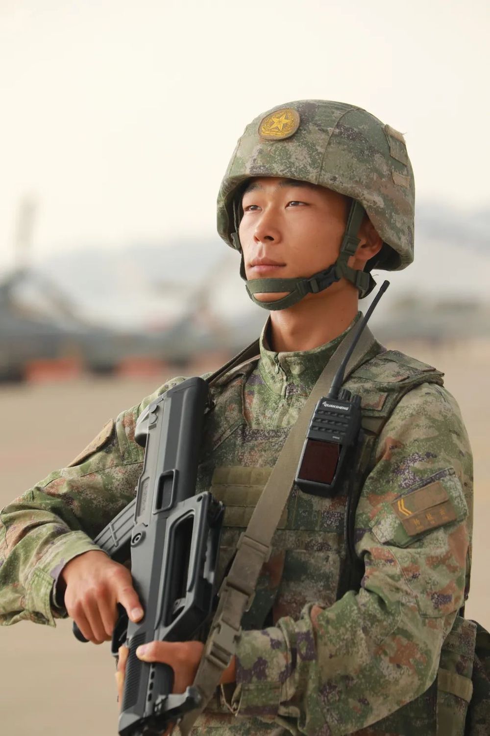 『最新軍裝揭秘，潮流與威嚴(yán)并存』