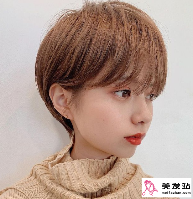 最新款短發(fā)發(fā)型女，小巷深處的時尚靈感與秘密圖片分享