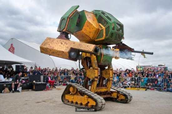 日本最新機器人，小巷中的探索之旅揭秘