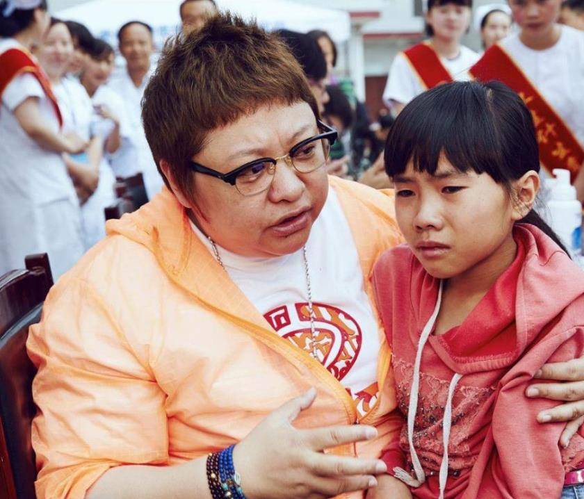 韓紅丈夫最新消息揭秘，小巷風(fēng)情與美食秘境探索