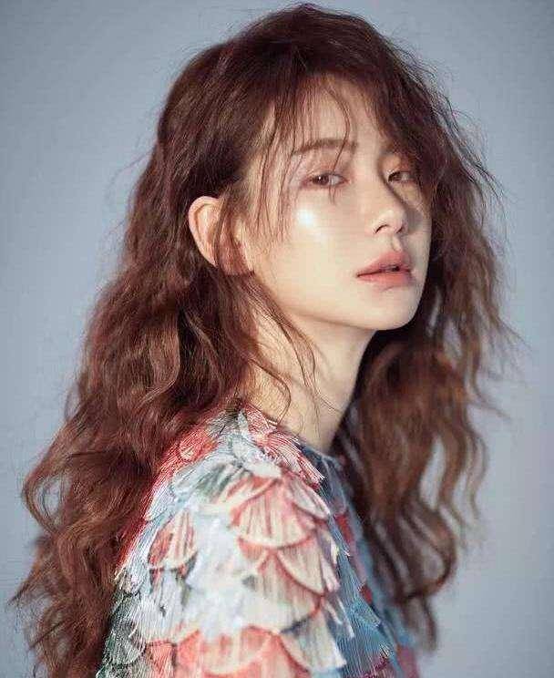 2025明星最新發(fā)型，潮流變遷與時尚影響力揭秘