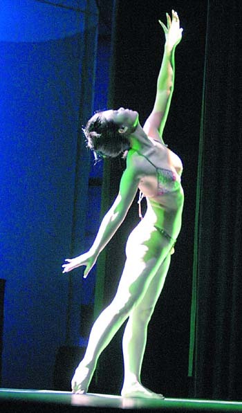 探索人體藝術極致邊界，最新大尺度作品展現(xiàn)美的無限可能