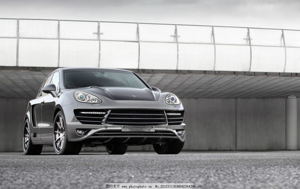 保時(shí)捷越野車最新圖片揭秘，小巷深處的探索秘境