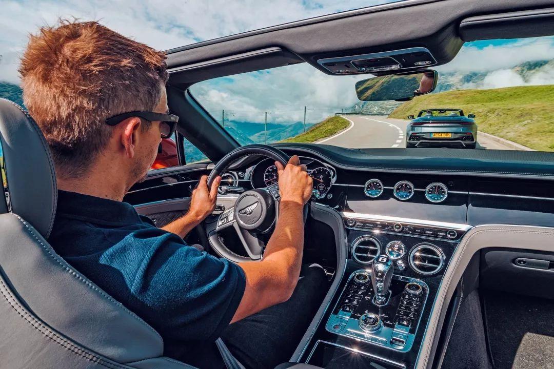 英倫對(duì)決最新預(yù)告片，友情與陪伴的英倫之旅首發(fā)亮相