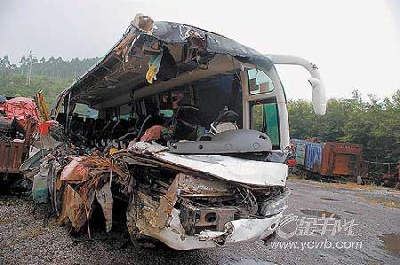 大客車車禍最新動(dòng)態(tài)，事故原因、救援進(jìn)展及預(yù)防措施全解析