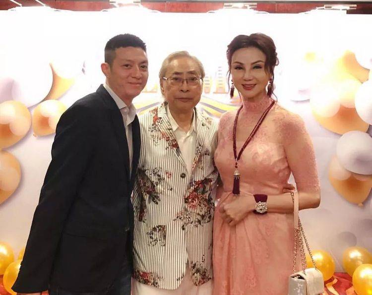 蕭少豪門妻子最新探索自然美景之旅